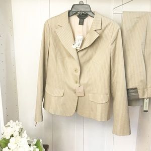 Van Heusen Stretch tan pinstripe suit. EUC. Tag in pic for info purpose only